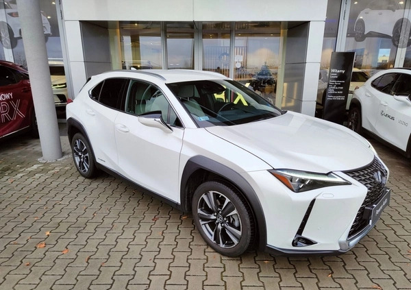 Lexus UX cena 137900 przebieg: 36872, rok produkcji 2019 z Gołdap małe 254